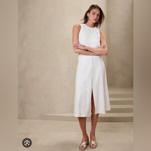 NWT. Size 4 Petite Banana Republic White Linen Midi Skirt.